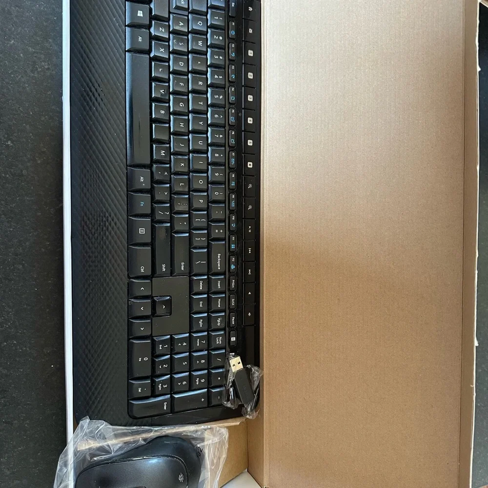 Microsoft Wireless 2000 Keyboard and Mouse Set - black